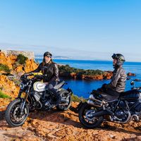 Saluda a las nuevas Ducati Scrambler 1100 Pro y Sport Pro: énfasis retro para los mismos 86 CV