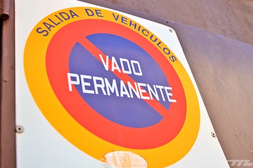 Me han aparcado un coche en el vado. ¿Y ahora qué hago?