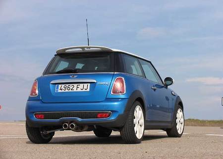 Vista 3/4 trasera del Mini