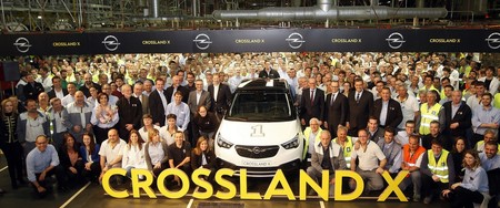 Opel da el pistoletazo de salida a la fabricación del Crossland X en Zaragoza dentro de la nueva era PSA-Opel
