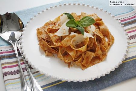 Fettuccini al pesto rojo de nueces y parmesano. Receta