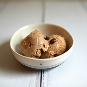 Aldi ha lanzado hoy su cacharro estrella de la temporada: una máquina que preparar desde helados hasta sorbetes