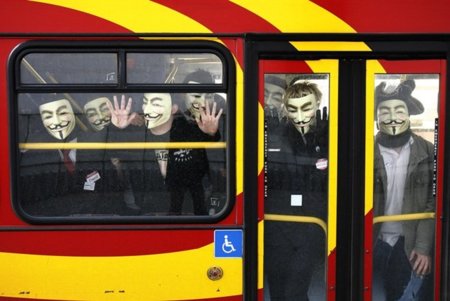 Anonymous convoca nuevas concentraciones al no suspenderse la tramitación de la Ley Sinde