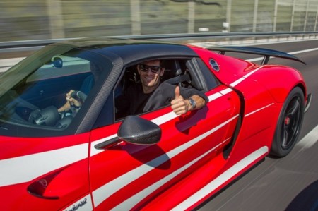 ¡Felicidades, Mark Webber! Por tu cumpleaños y el Porsche 918 Spyder que te regalaste