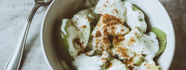 Con avena y sólo tres ingredientes más, puedes preparar fácilmente este desayuno rico en proteínas y bajo en hidratos