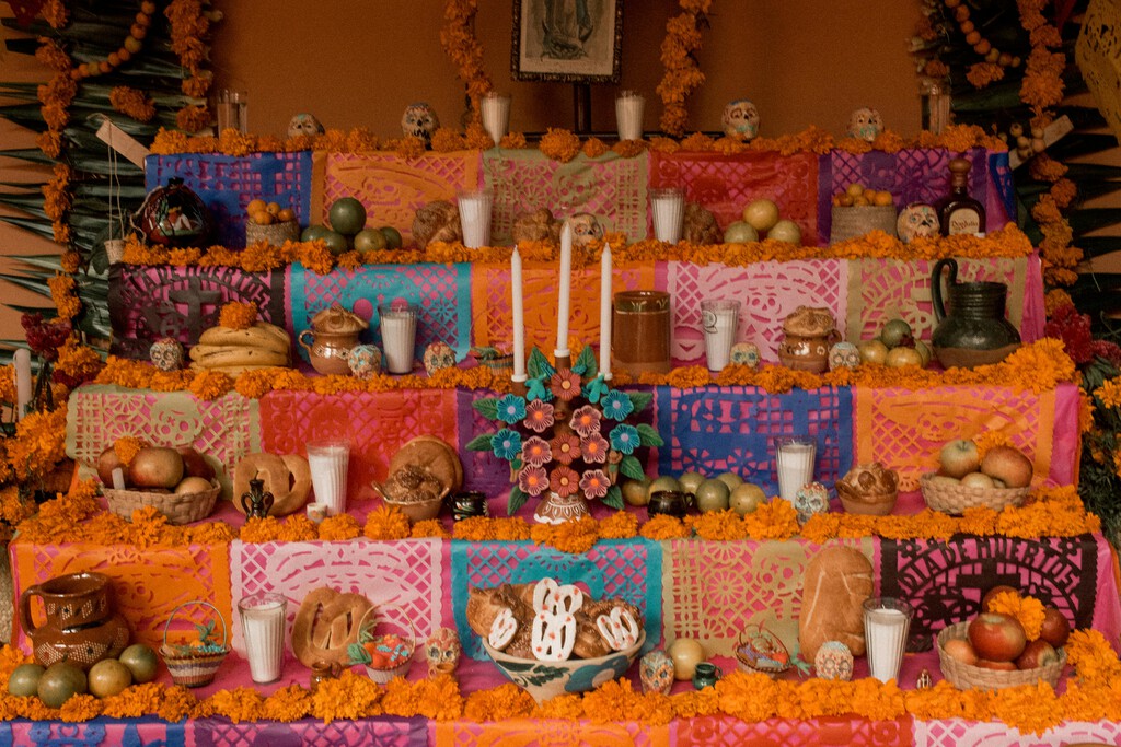 El origen de las calaveras de azúcar: así fue cómo un producto español transformó la tradición azteca del Día de Muertos