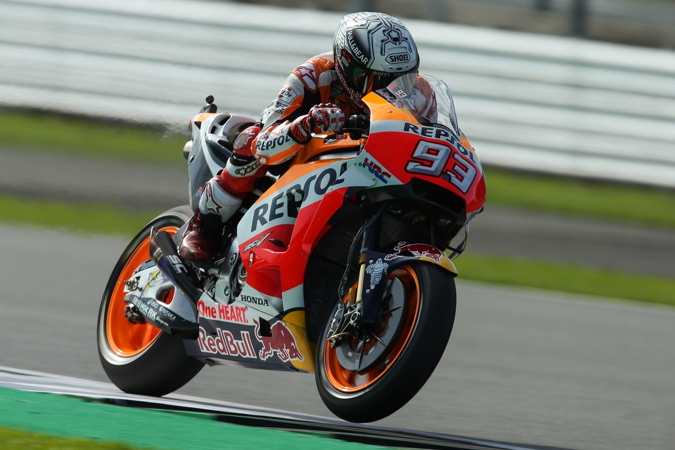 Increíble exhibición de Marc Márquez en Silverstone que bate el récord del circuito y consigue su sexta pole