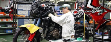 Hacer motos en Honda tiene un riesgo: tu mono es blanco, y si lo manchas tu trabajo está en peligro 