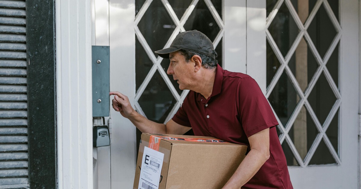 Llaman a la puerta de tu casa haciéndose pasar por técnicos de tu operadora telefónica. No lo son y esta es su verdadera intención