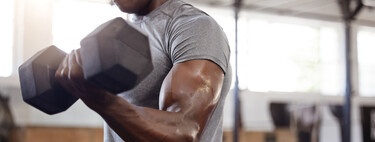 La mejor forma de organizar los ejercicios y repeticiones si quieres tener unos bíceps bien desarrollados 