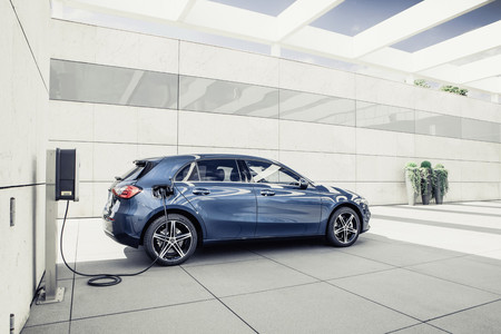Mercedes-Benz podría abandonar a Renault para comenzar a usar motores Volvo en las versiones de acceso