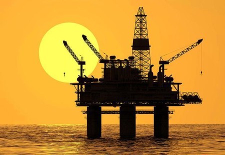 ¿Cúal es la relación entre los precios del petróleo y la inflación en España?