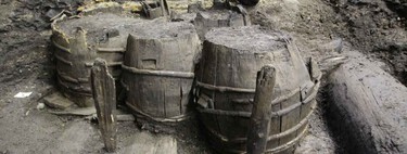 Querían arreglar las tuberías bajo una calle y encontraron un tesoro arqueológico que explica cómo se construían las ciudades hace 400 años: con barriles