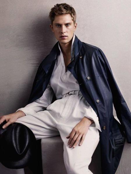 Mathias Lauridsen es la imagen de Giorgio Armani para primavera-verano 2015.