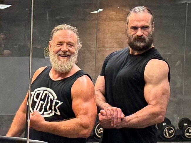 Russell Crowe y Drew McIntyre