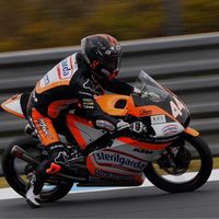 Arón Canet no se rinde y lidera los primeros entrenamientos de Moto3 en Australia