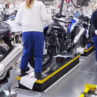 Mientras China quiere fábricas sin humanos, Japón ensambla una Suzuki casi a mano y con un impecable control de calidad