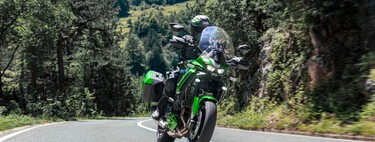 A Kawasaki le faltaba una trail para comerse a Honda y Yamaha. La Versys 900 es la nueva moto equipada hasta los dientes por menos dinero