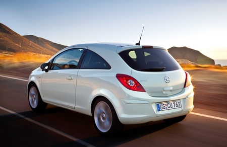Opel Corsa 2011 3p 05