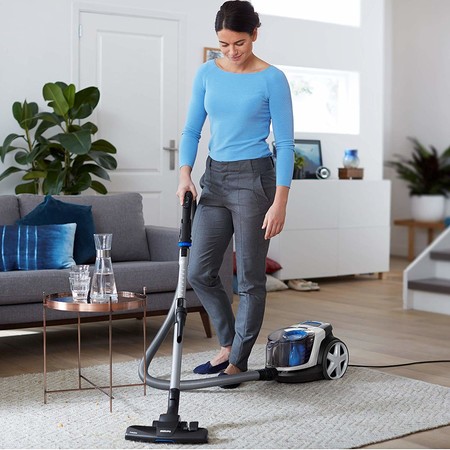 Oferta de Amazon en hogar: aspirador Philips PowerPro Compact con mango extralargo por 86,67 euros
