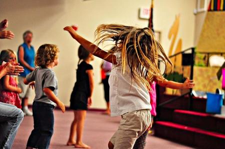 El ejercicio moderado y no obligado mejora la salud física y mental de los niños