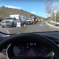 Un conductor afirma que ha engañado al Autopilot de Tesla con un café y una pinza, pero no sé Rick...