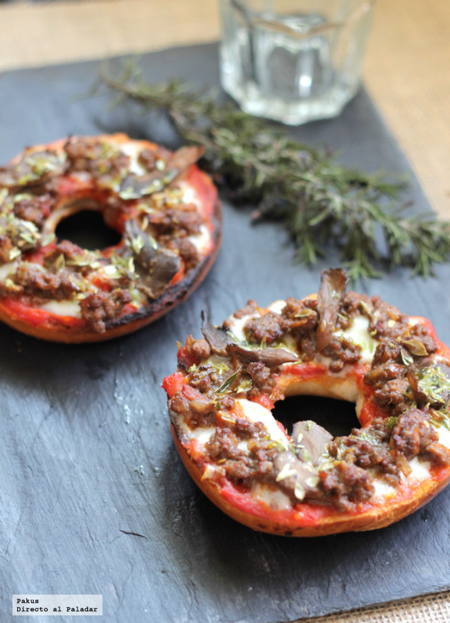 Bagel pizza, una receta exprés para las reuniones de amigos