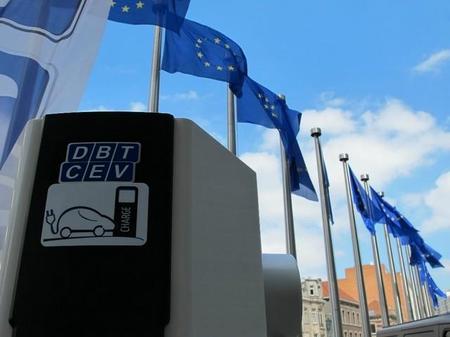 DBT-CEV instala su cargador número 800 en Europa