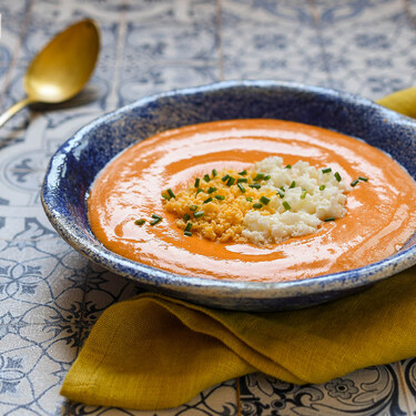 Cómo hacer la receta del sorprendente salmorejo de manzana, sin pan, más ligero y delicioso