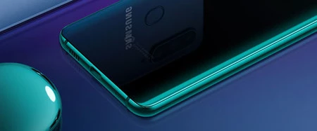 上も下もありません。ここにはUSB-Cしかありません