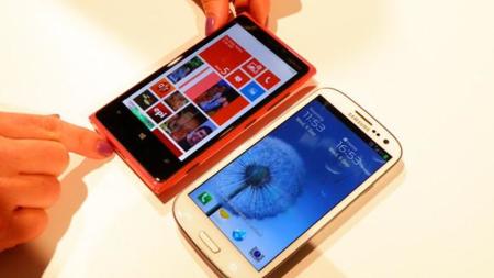 Largas colas en China para recibir la segunda hornada de Lumia 920