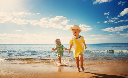 Precauciones en la playa con bebés y niños: siete cosas que debemos vigilar