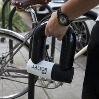 ¡Tamaño XXXL! Este candado gigante para bicicleta existe, pesa 6,25 kg y cuesta 270 euros