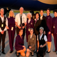 Se jubila la auxiliar de vuelo más veterana del mundo tras 66 años en el aire: “Las aerolíneas quieren a mujeres jóvenes con una apariencia glamurosa” 