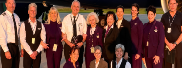 Se jubila la auxiliar de vuelo más veterana del mundo tras 66 años en el aire: “Las aerolíneas quieren a mujeres jóvenes con una apariencia glamurosa” 