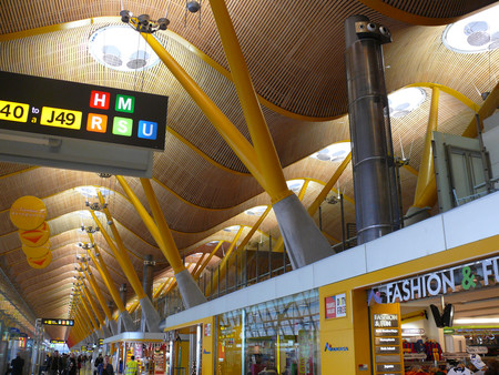 Todos los aeropuertos españoles tendrán botellas de agua a un euro