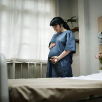 Las embarazadas de la Comunidad Valenciana ya no darán a luz solas: la Generalitat rectifica ante la presión de las matronas