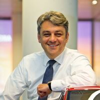 Luca de Meo no cree en la prohibición de los coches gasolina y diésel para 2035: "Hay que incentivar los híbridos"