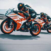 ¡La nueva KTM RC 125 ya está aquí! Una deportiva radical apta para el carnet de coche que mejora en parte ciclo y tecnología