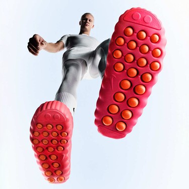 Tim Cook está en el consejo de Nike desde 2005. Las zapatillas que acaban de lanzar prometen mejorar la concentración, pero la ciencia dice que es imposible