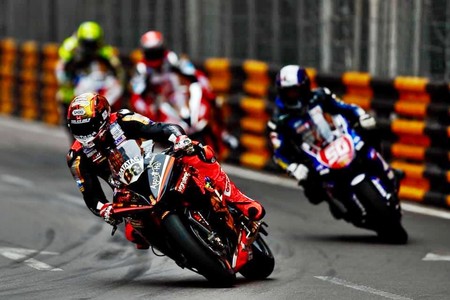 Peter Hickman suma su tercera victoria en un GP de Macao interrumpido por otro accidente