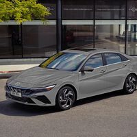 El Hyundai Elantra 2024 ya tiene precio en México: se actualiza para dar guerra a Forte, Mazda3 y compañía