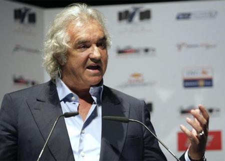 Flavio Briatore trabaja en el reglamento de la "GP1 Series" 