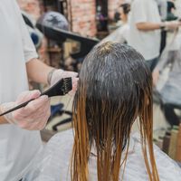 Estas son las mechas en tendencia que se han convertido en la opción ideal para integrar las canas 