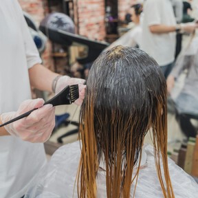 Estas son las mechas en tendencia que se han convertido en la opción ideal para integrar las canas 