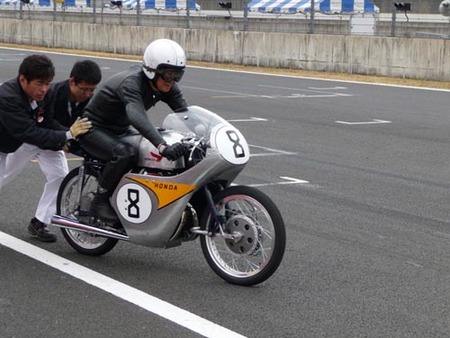 Honda RC142 restaurada