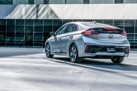 Hyundai Ioniq Electric 3