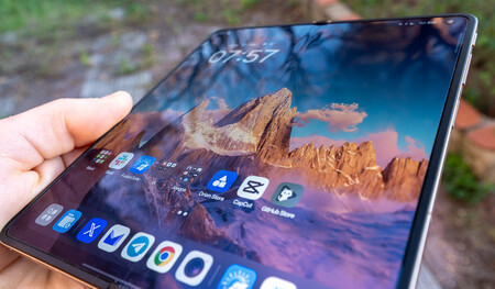 It is very difficult to distinguish the wrinkle from the fold. From the front you can't even see