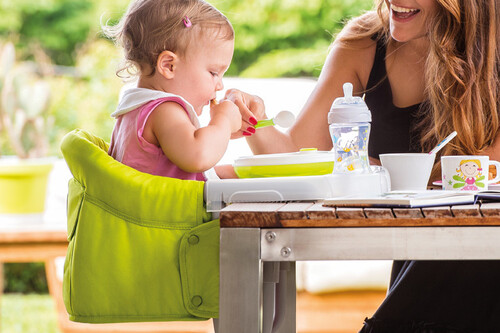 Las mejores 13 tronas portátiles de bebé para llevar siempre que sales de casa