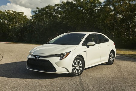 El Toyota Corolla Hybrid es el lado B del Prius, sin rosto extravagante